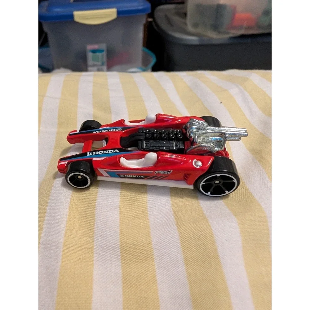 Hot Wheels Red Honda Racer 2015 HW Race Track Aces Diecast Car 1:64 Mattel